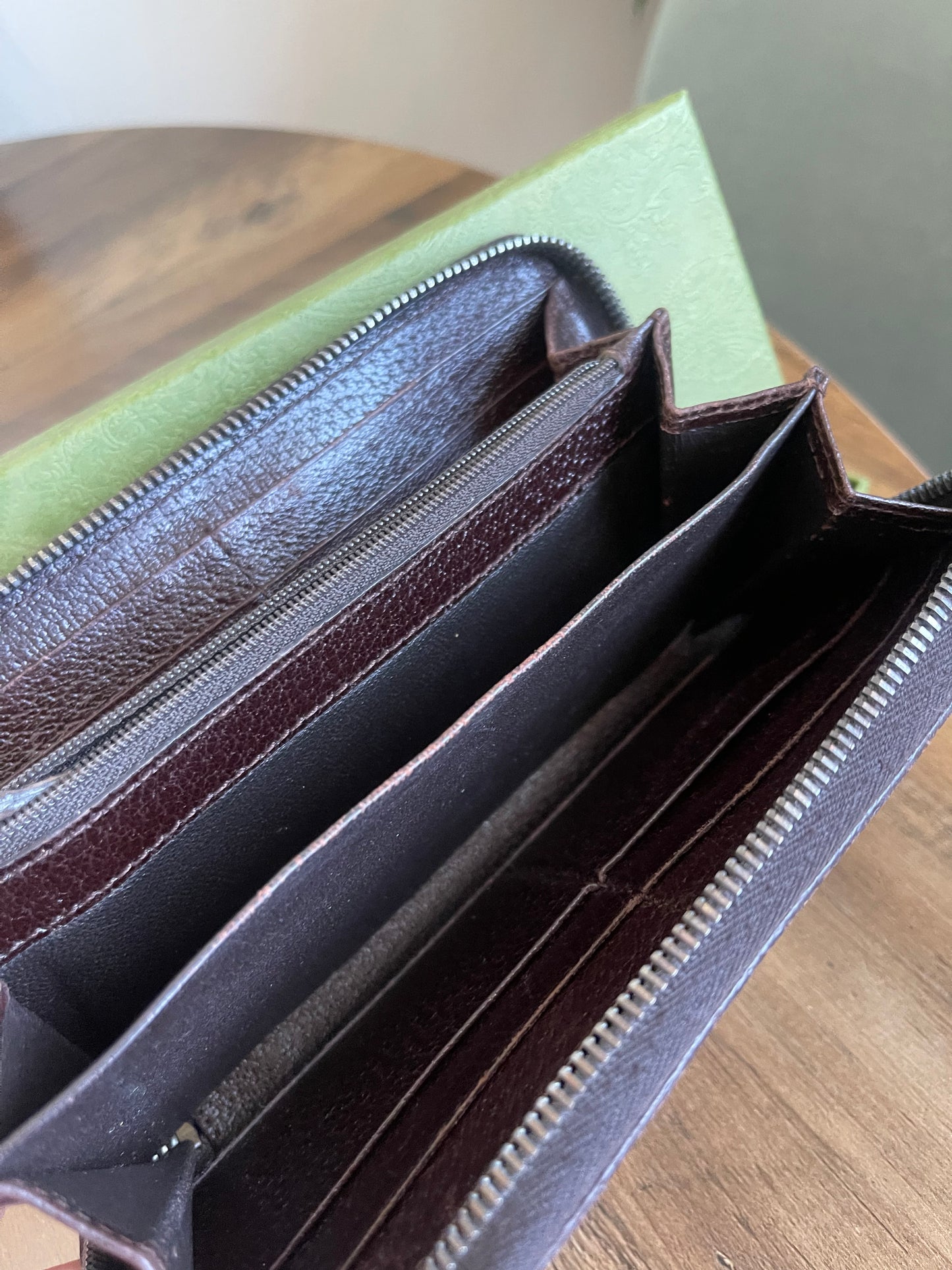 BROWN GUCCI ZIPPY WALLET