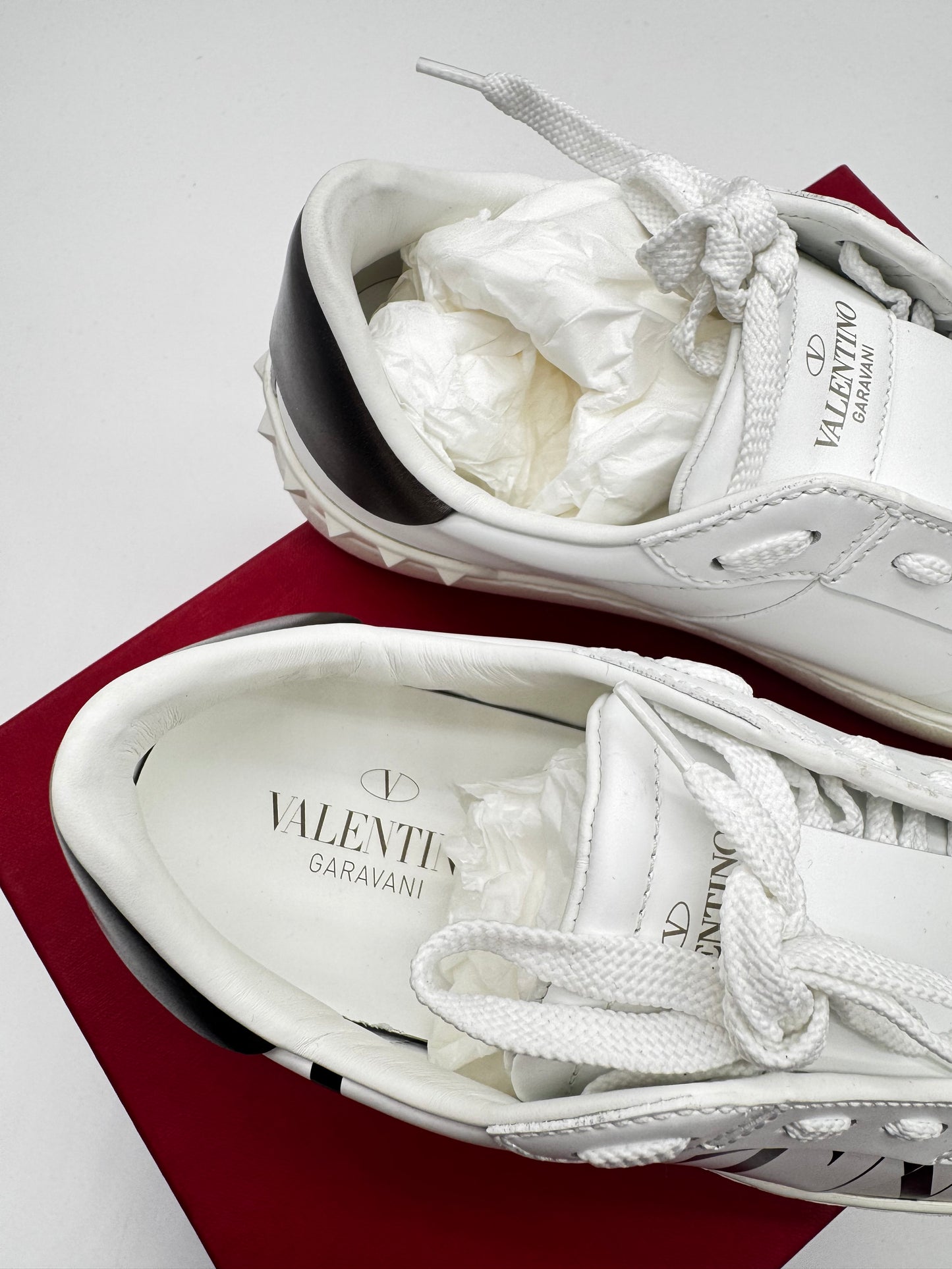 VALENTINO WOMENS SNEAKERS SIZE 7