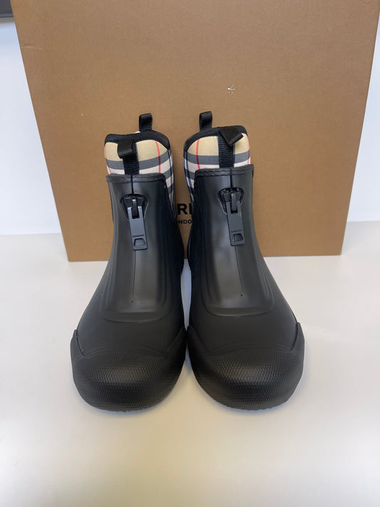 BURBERRY BOOTS SIZE 7
