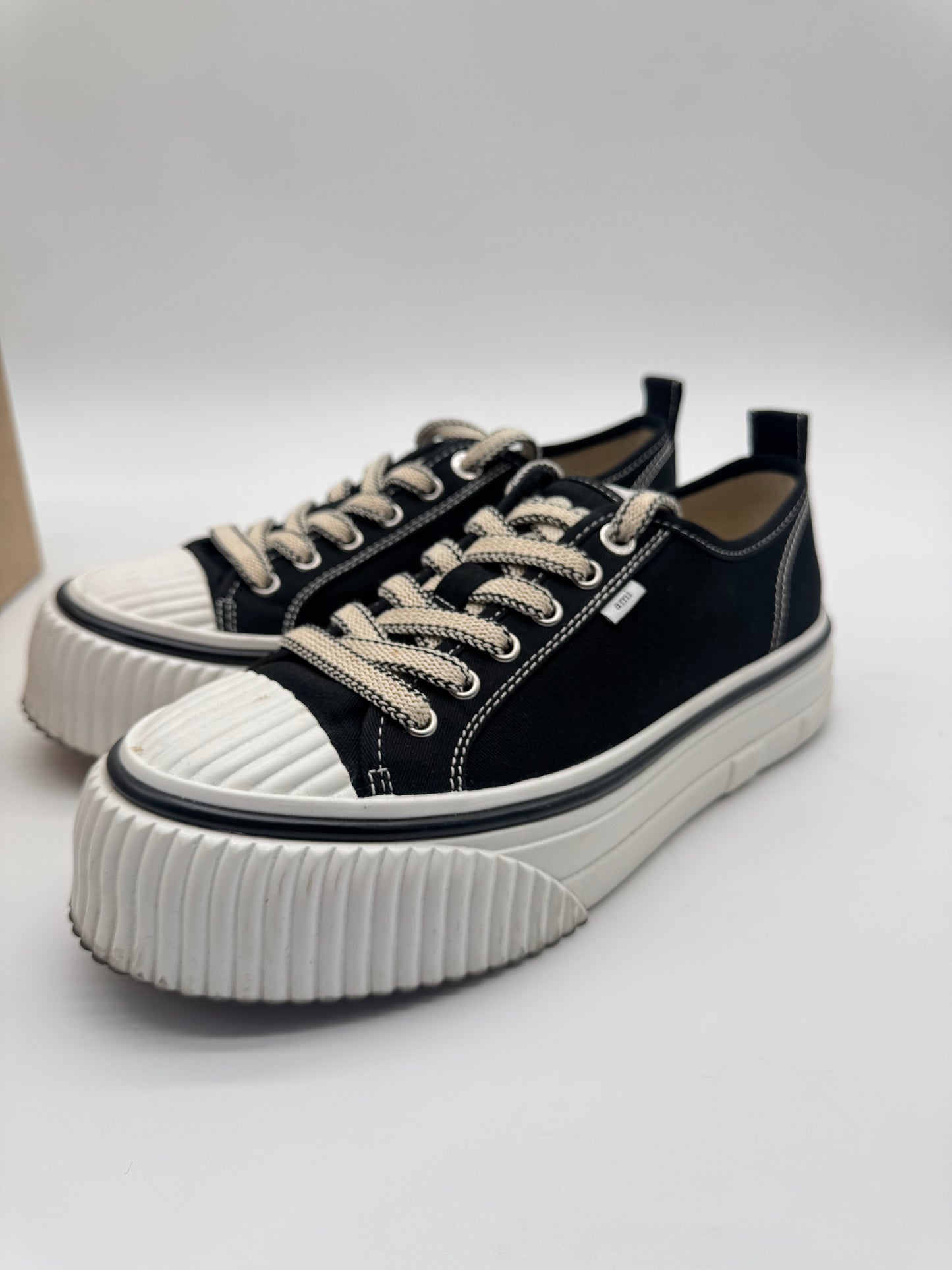 AMI SNEAKERS (MEN) Size 40