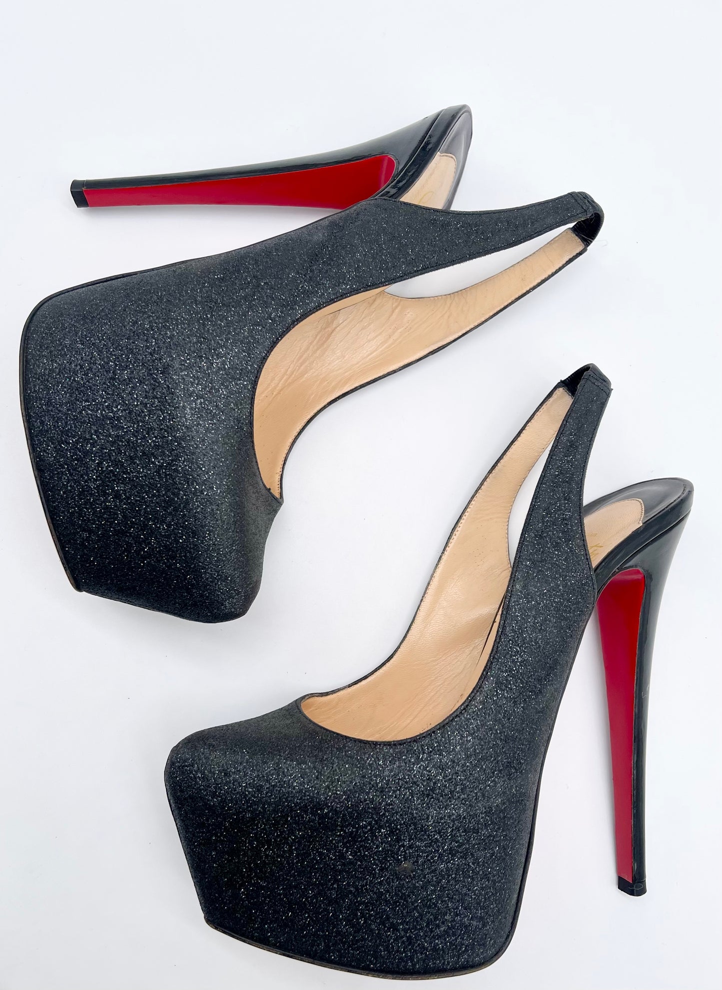 WOMENS SIZE 7.5 CHRISTIAN LOUBOUTIN PUMPS