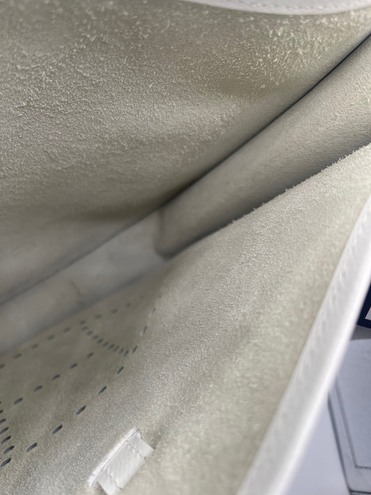 WHITE EVELYN HERMES GM (MORE PHOTOS COMING SOON!)