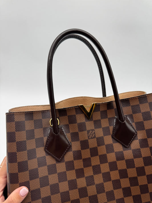 LOUIS VUITTON TOTE WITH KEY POUCH INCLUDED