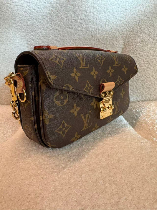 LOUIS VUITTON POCHETTE MÉTIS EAST WEST