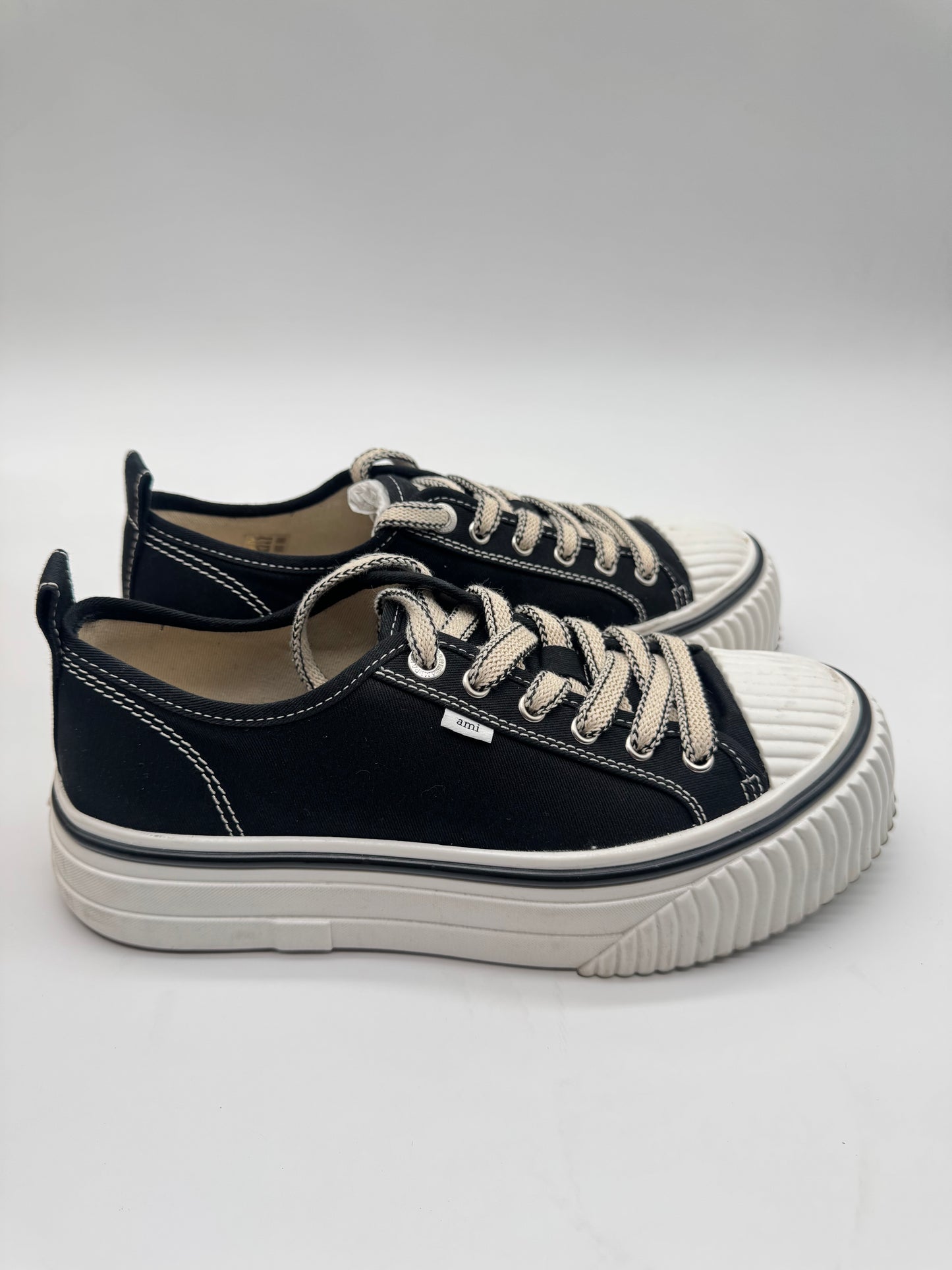 AMI SNEAKERS (MEN) Size 40