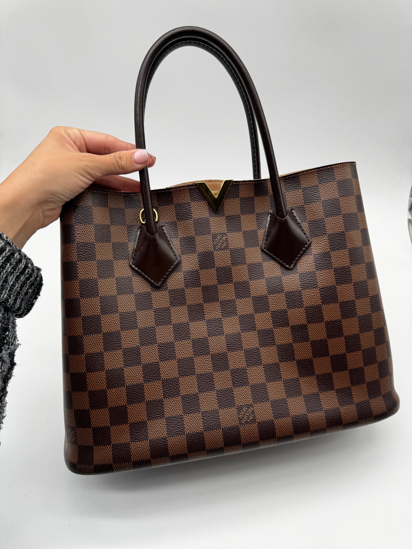 LOUIS VUITTON TOTE WITH KEY POUCH INCLUDED