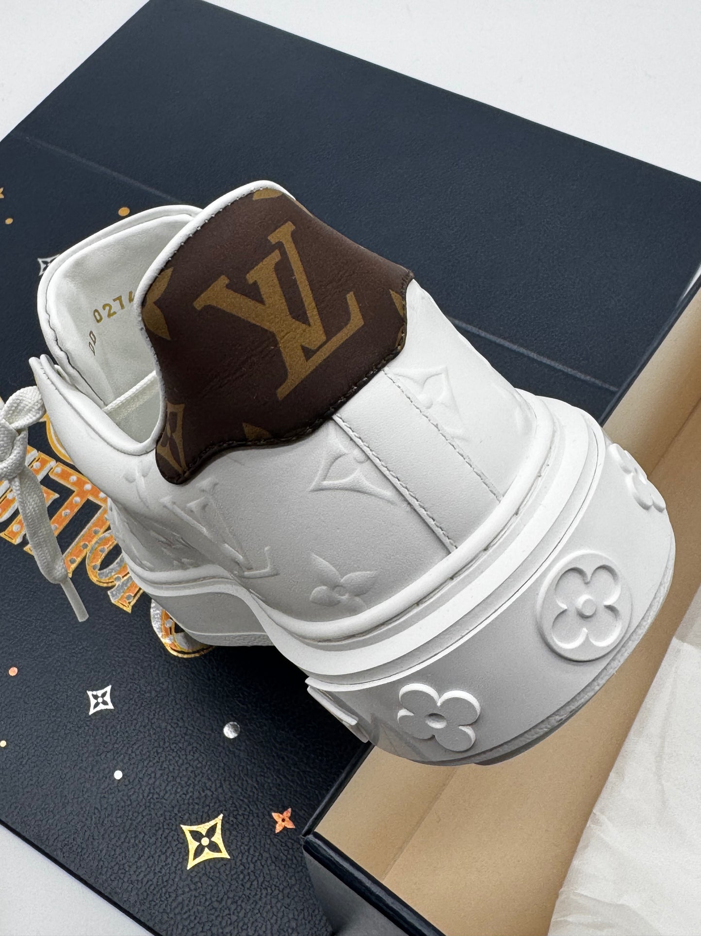 LOUIS VUITTON WOMENS SNEAKERS SIZE 7.5
