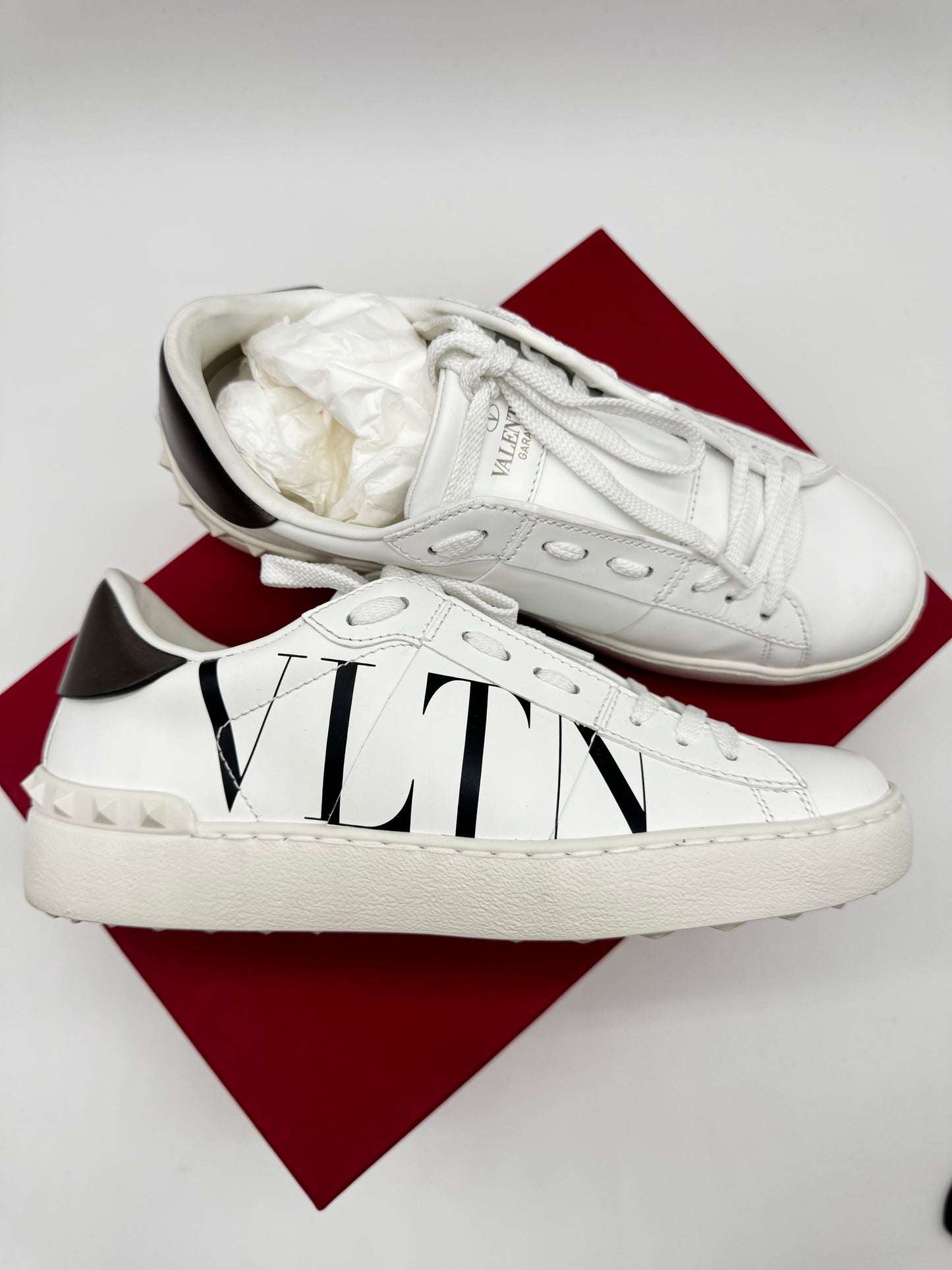 VALENTINO WOMENS SNEAKERS SIZE 7