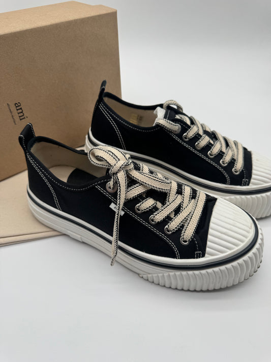 AMI SNEAKERS (MEN) Size 40