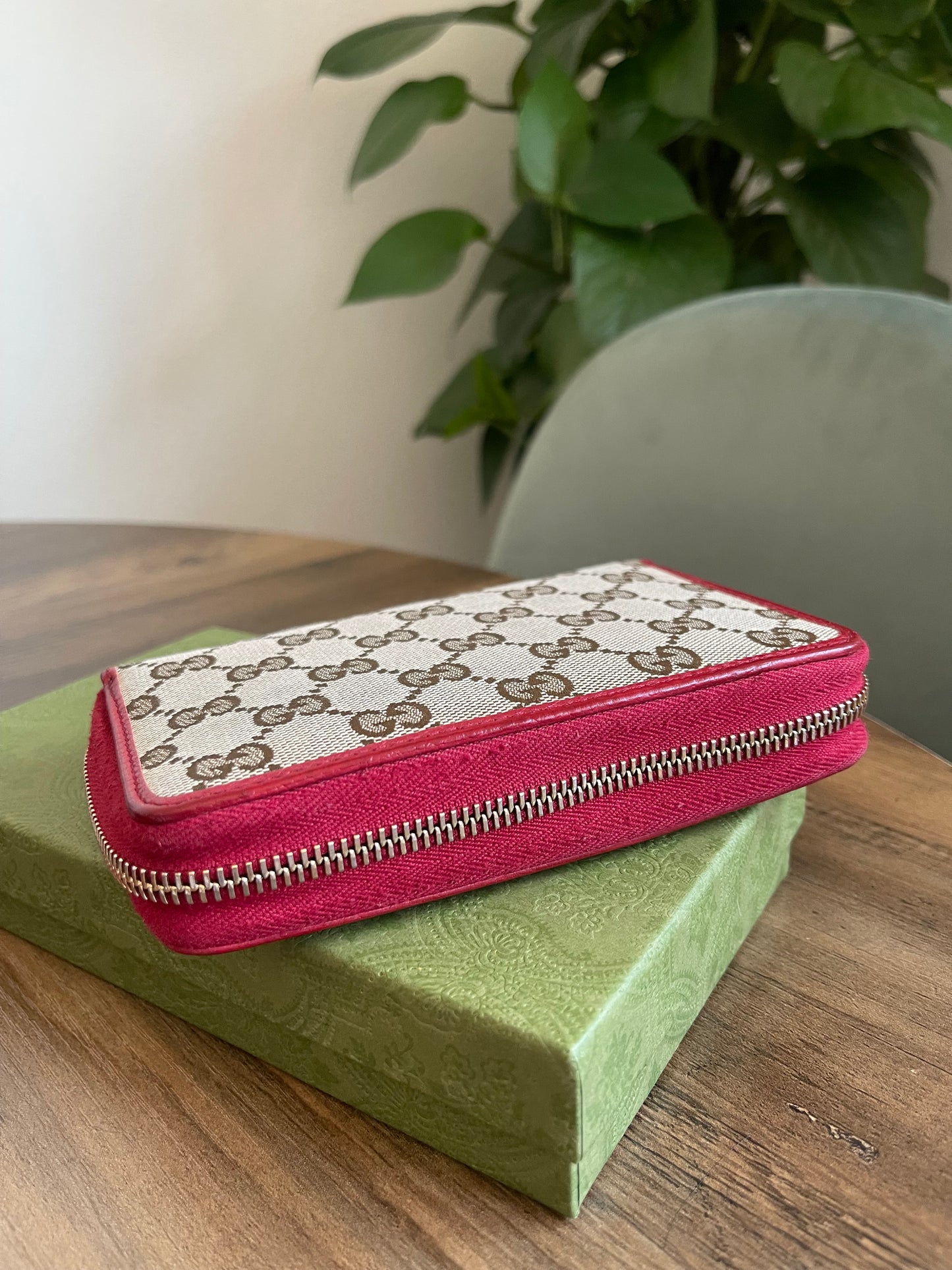 GUCCI ZIPPY WALLET RED