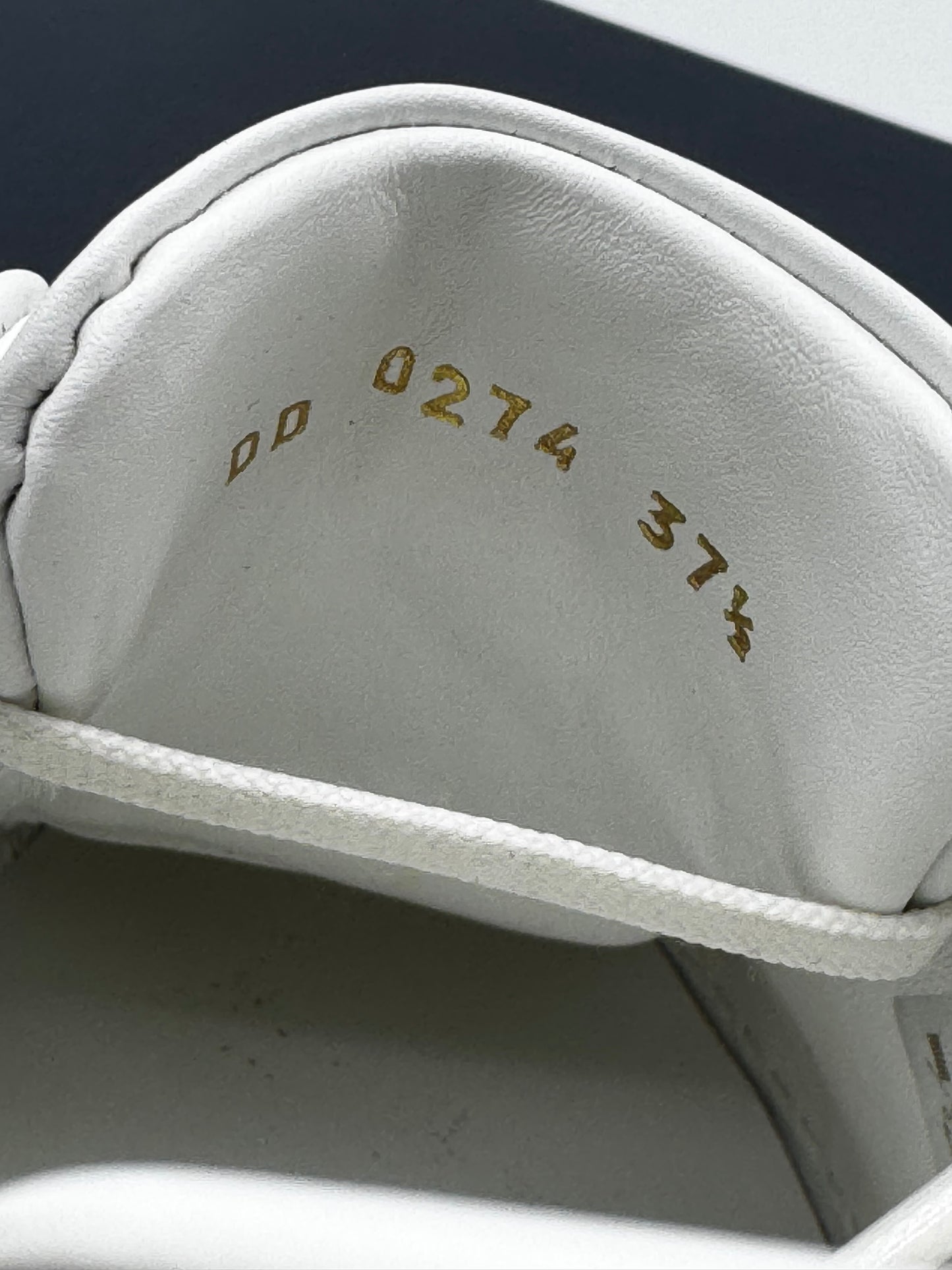 LOUIS VUITTON WOMENS SNEAKERS SIZE 7.5