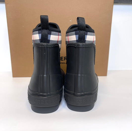 BURBERRY BOOTS SIZE 7