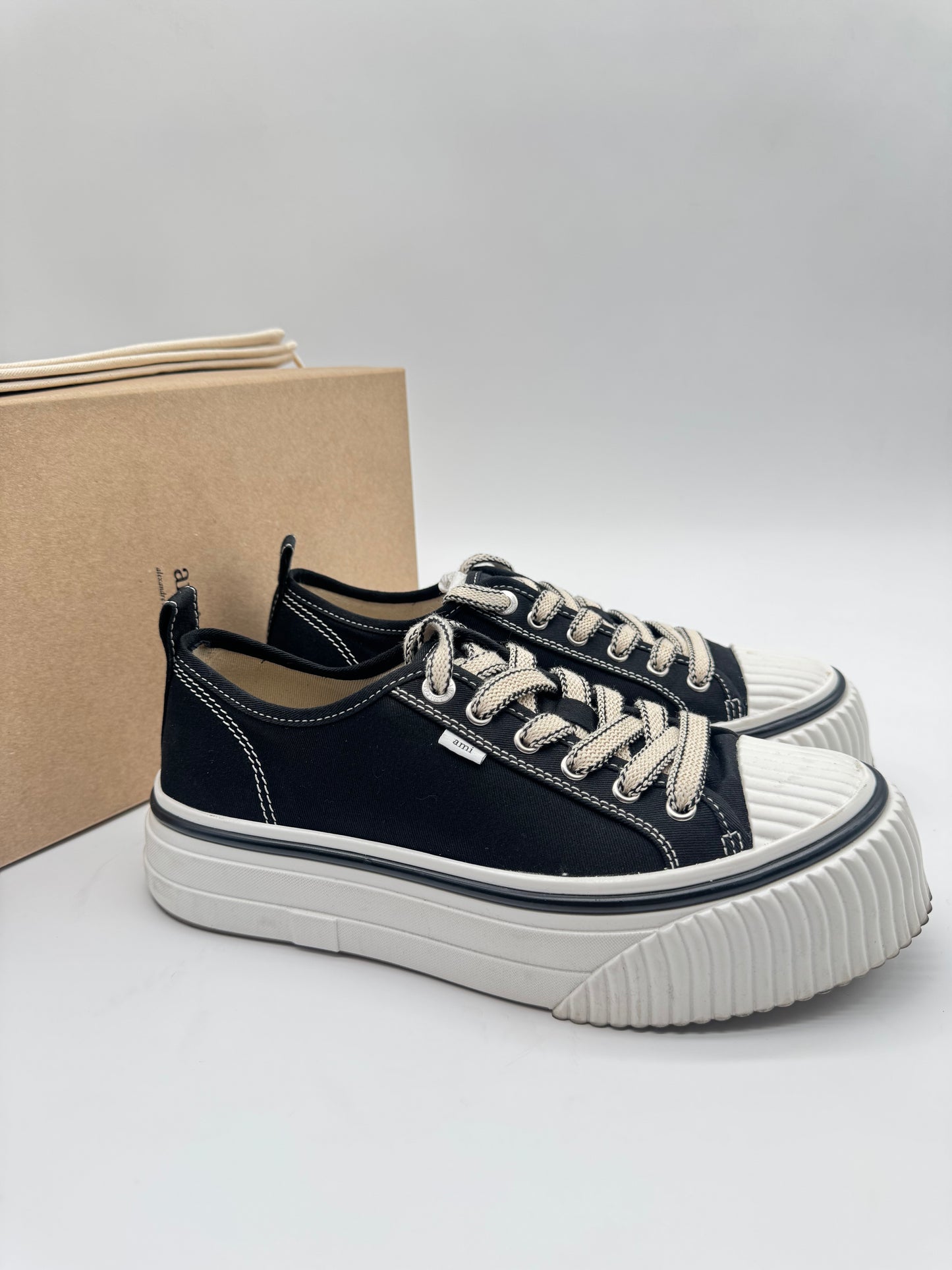 AMI SNEAKERS (MEN) Size 40