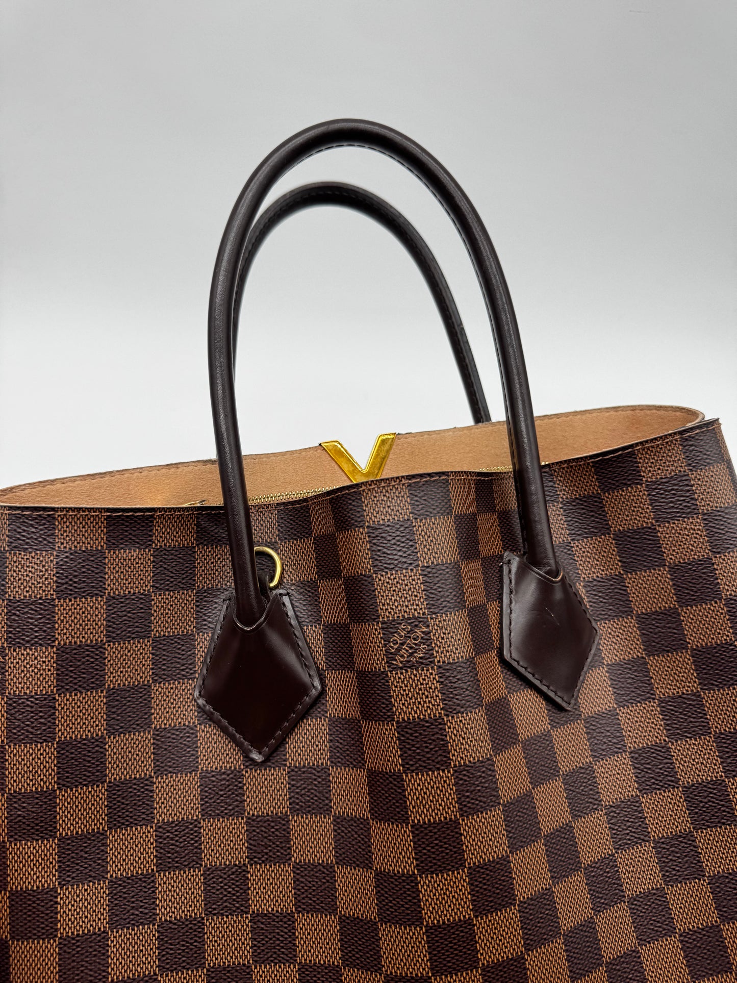 LOUIS VUITTON TOTE WITH KEY POUCH INCLUDED
