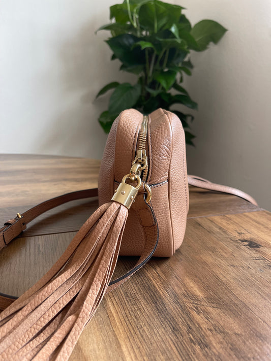 BEIGE GUCCI SOHO CROSSBODY