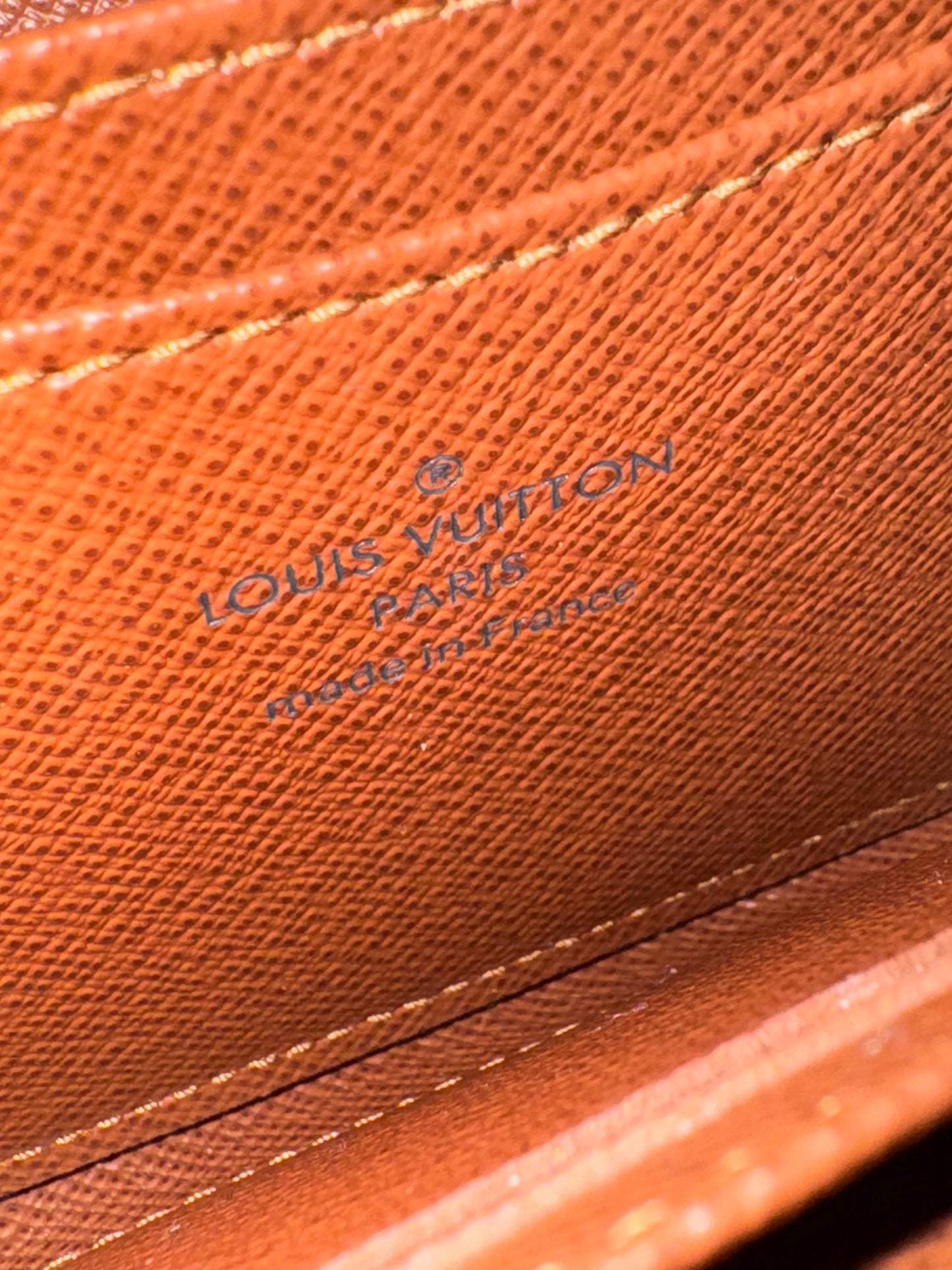 LOUIS VUITTON ZIPPY CARD HOLER