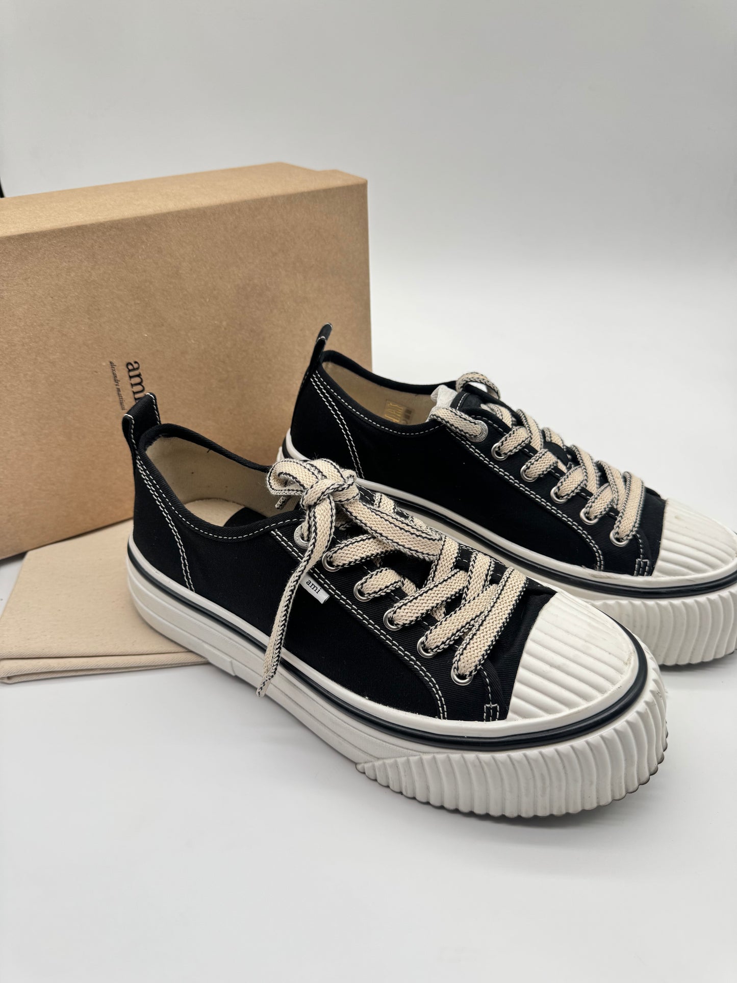 AMI SNEAKERS (MEN) Size 40