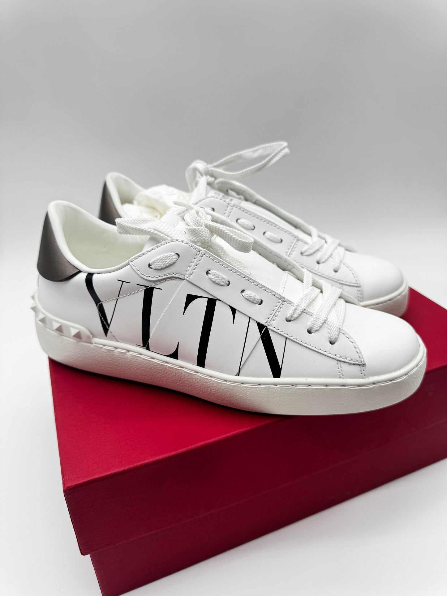 VALENTINO WOMENS SNEAKERS SIZE 7