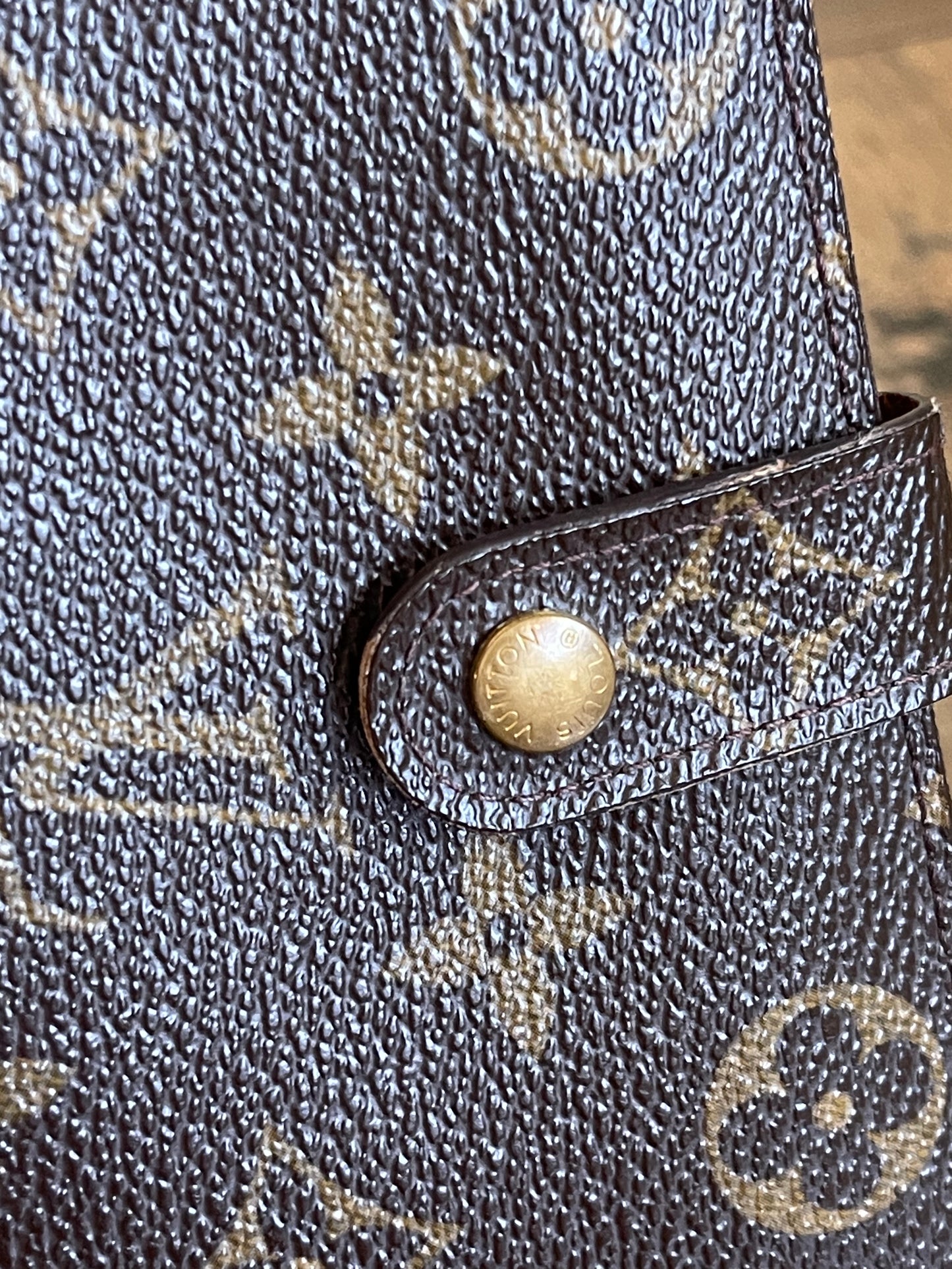 MONOGRAM LOUIS VUITTON KISSLOCK WALLET