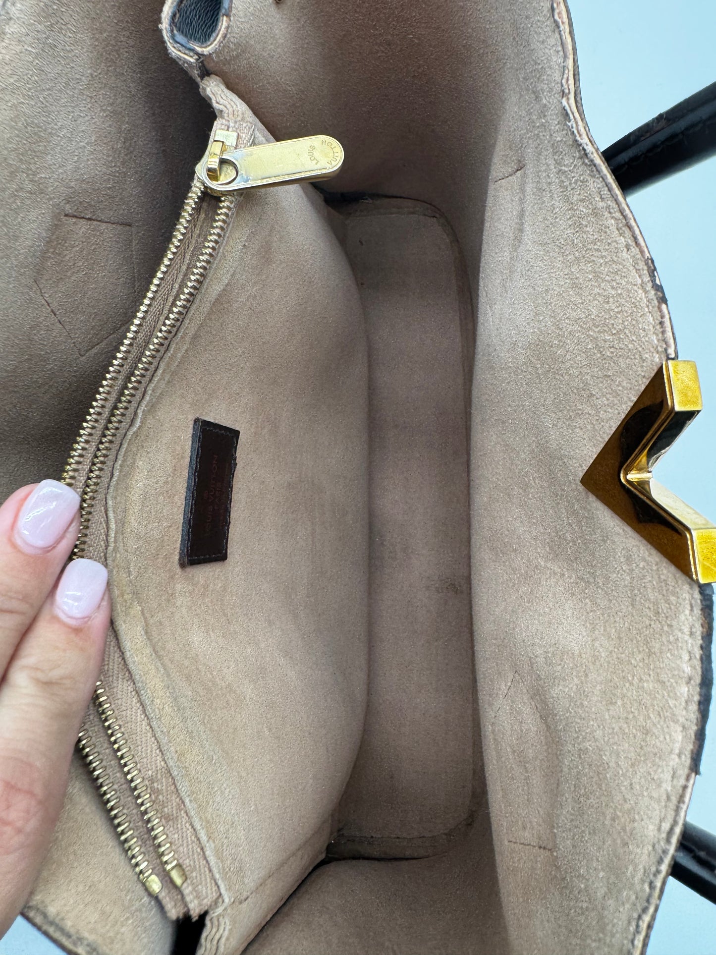 LOUIS VUITTON TOTE WITH KEY POUCH INCLUDED