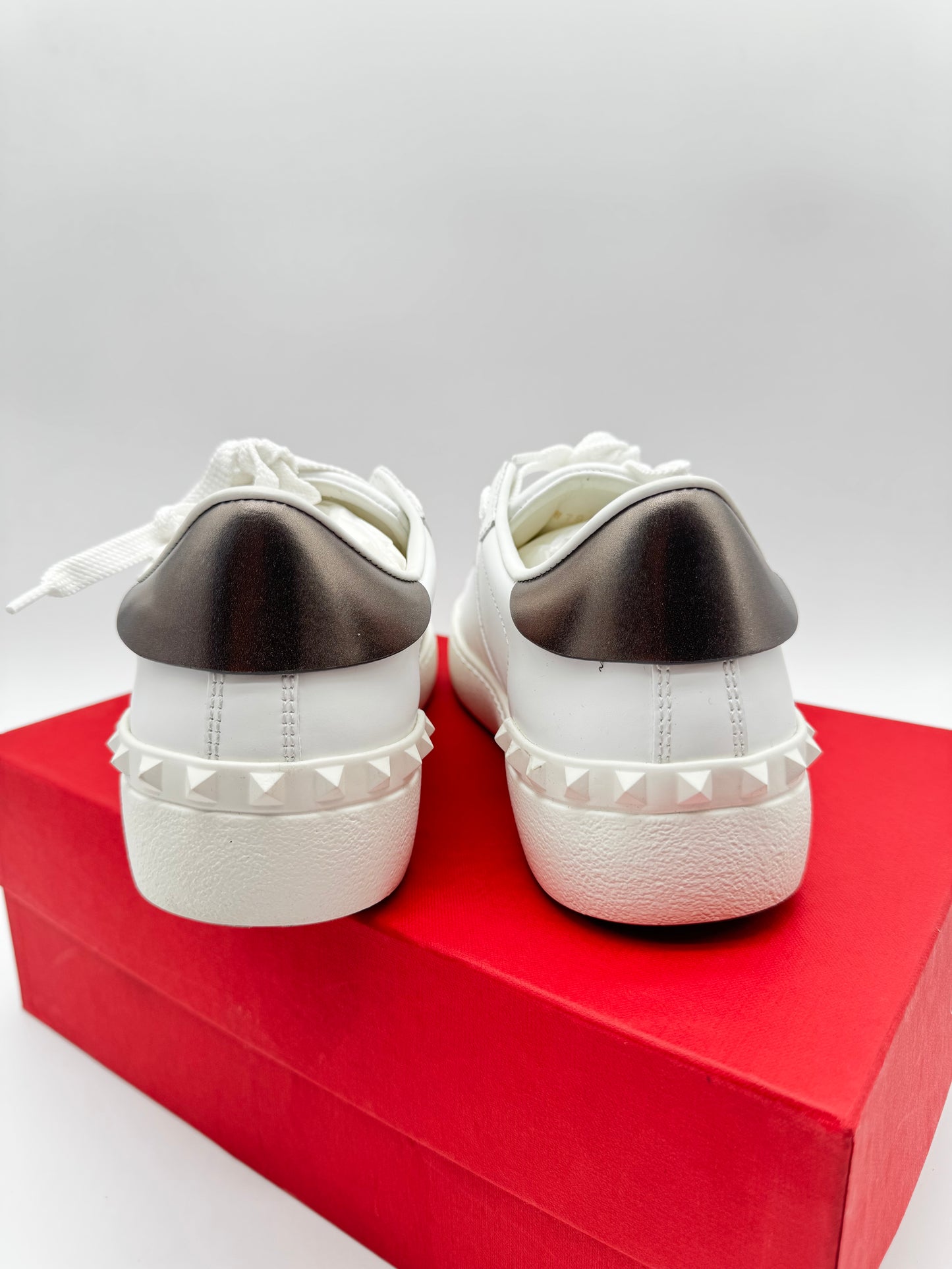 VALENTINO WOMENS SNEAKERS SIZE 7