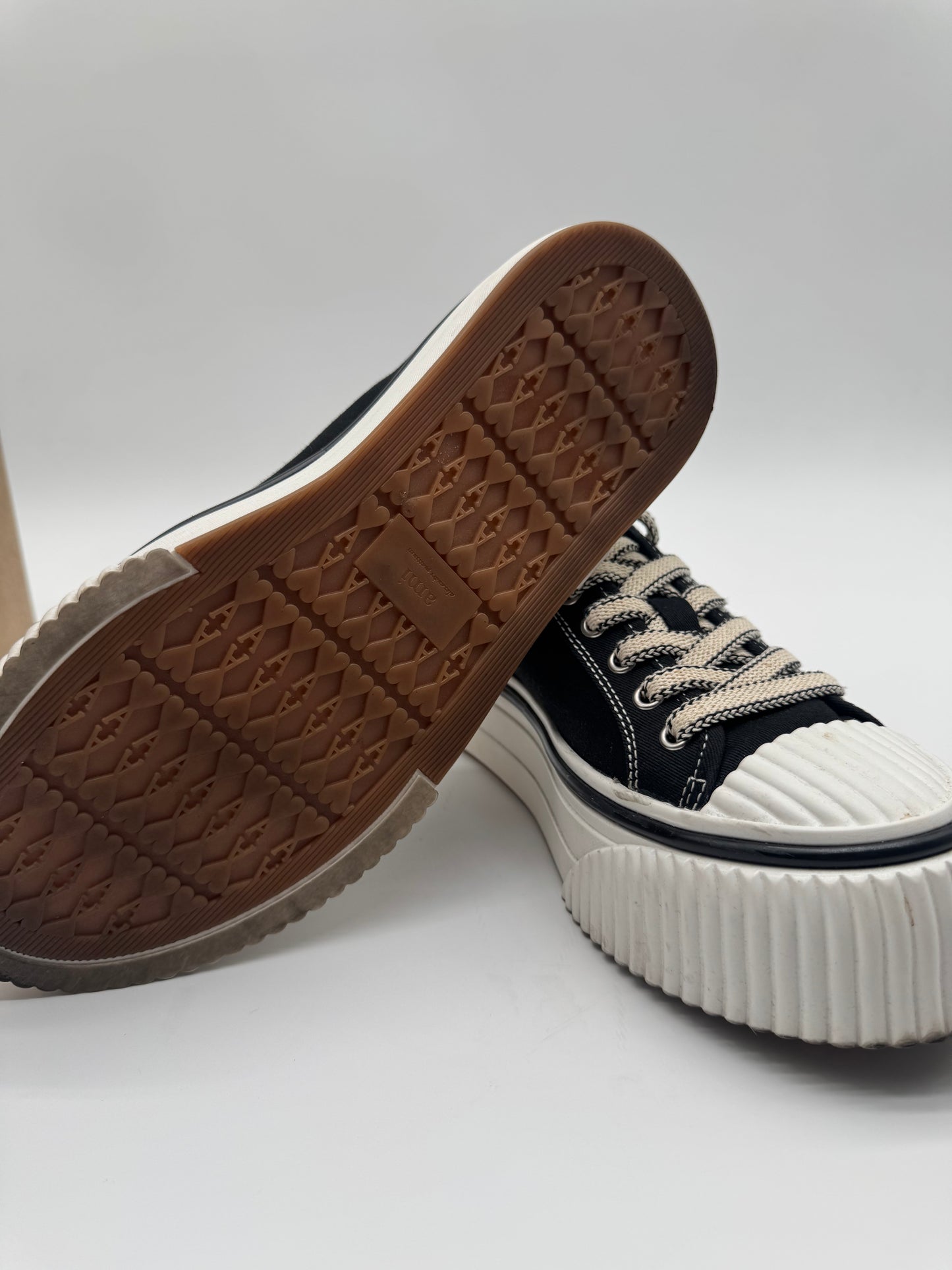 AMI SNEAKERS (MEN) Size 40