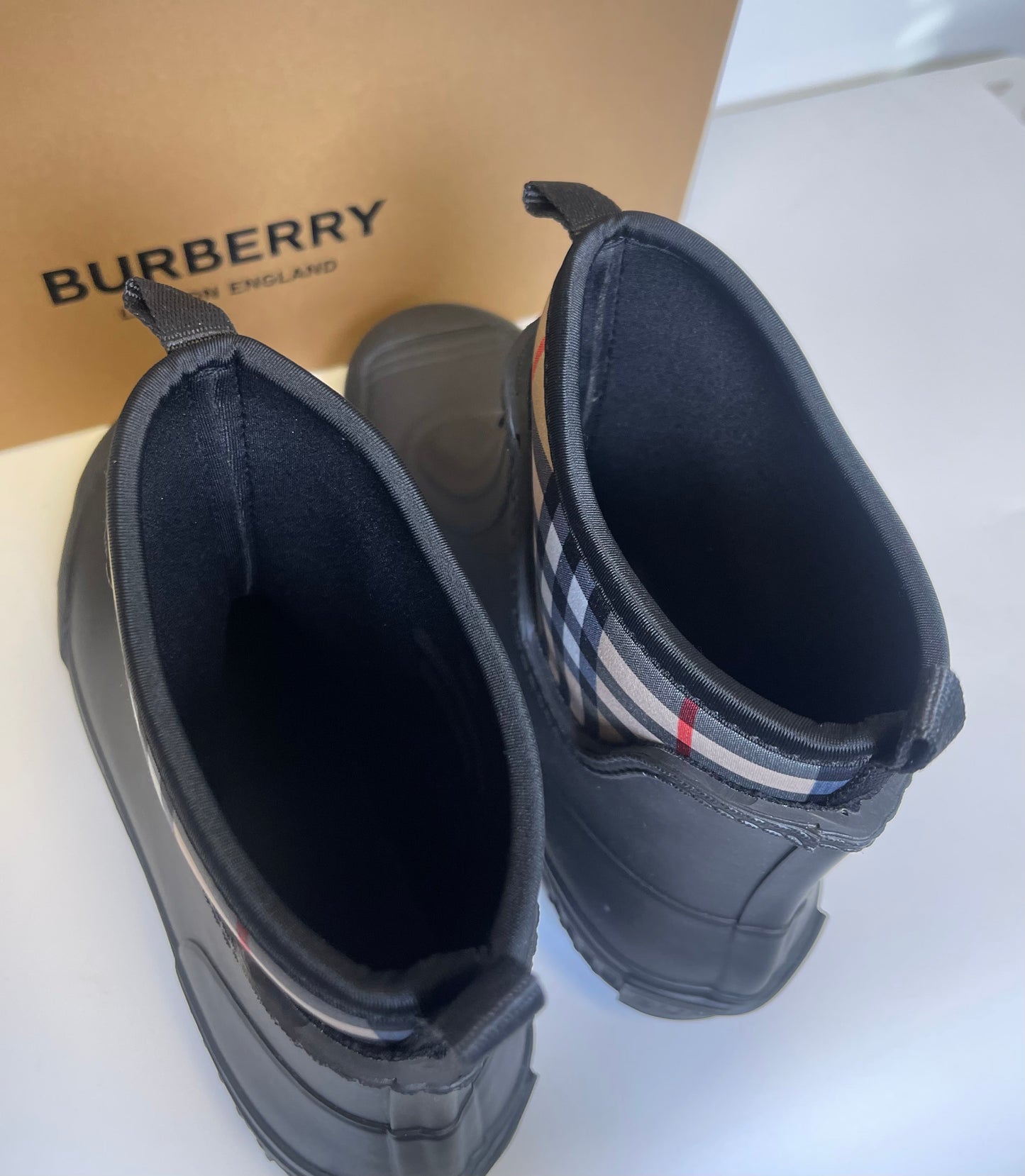 BURBERRY BOOTS SIZE 7