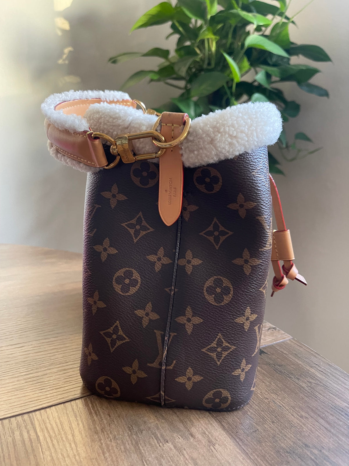 LOUIS VUITTON NEO NOE WITH GIFT