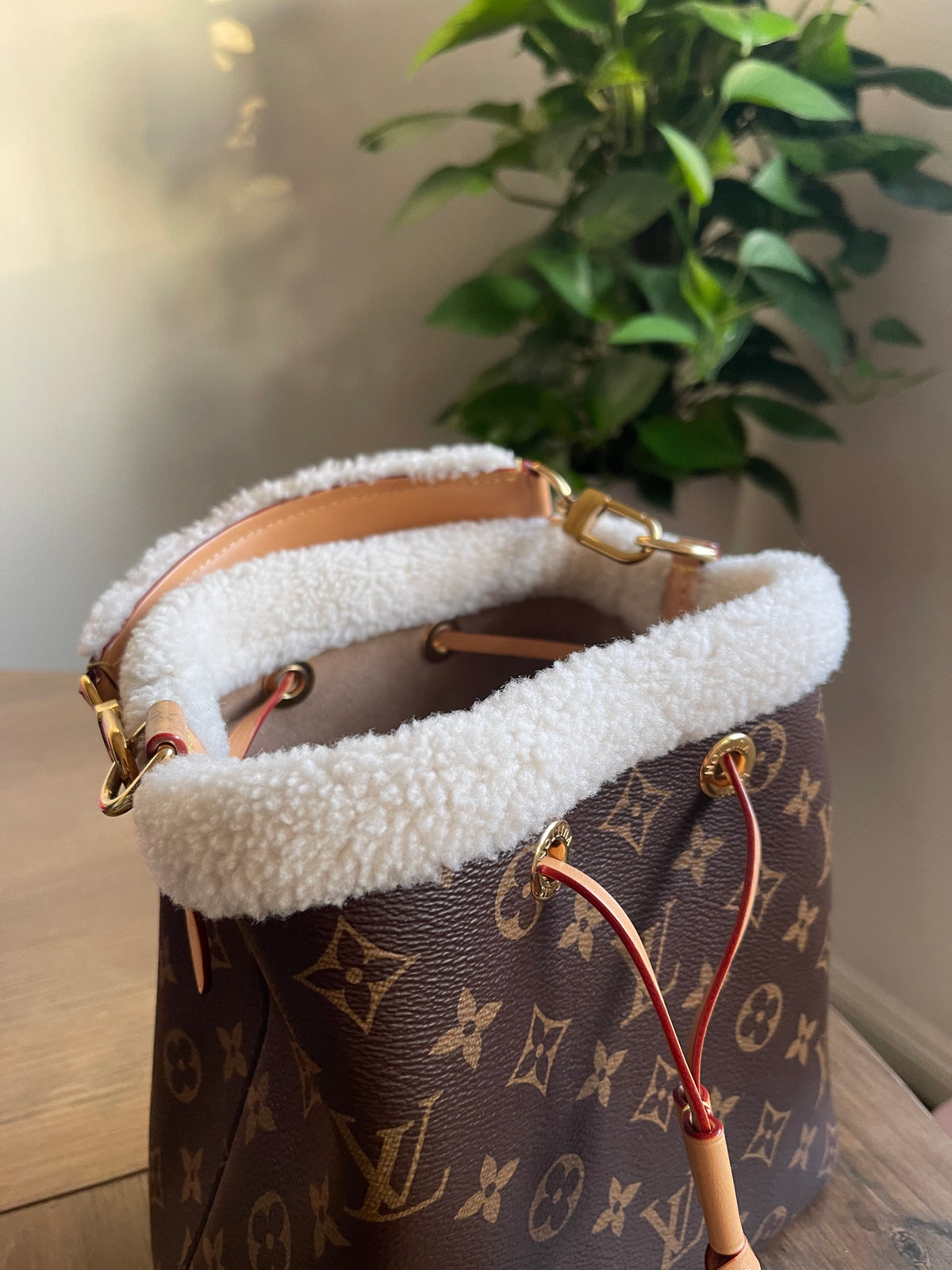 LOUIS VUITTON NEO NOE WITH GIFT
