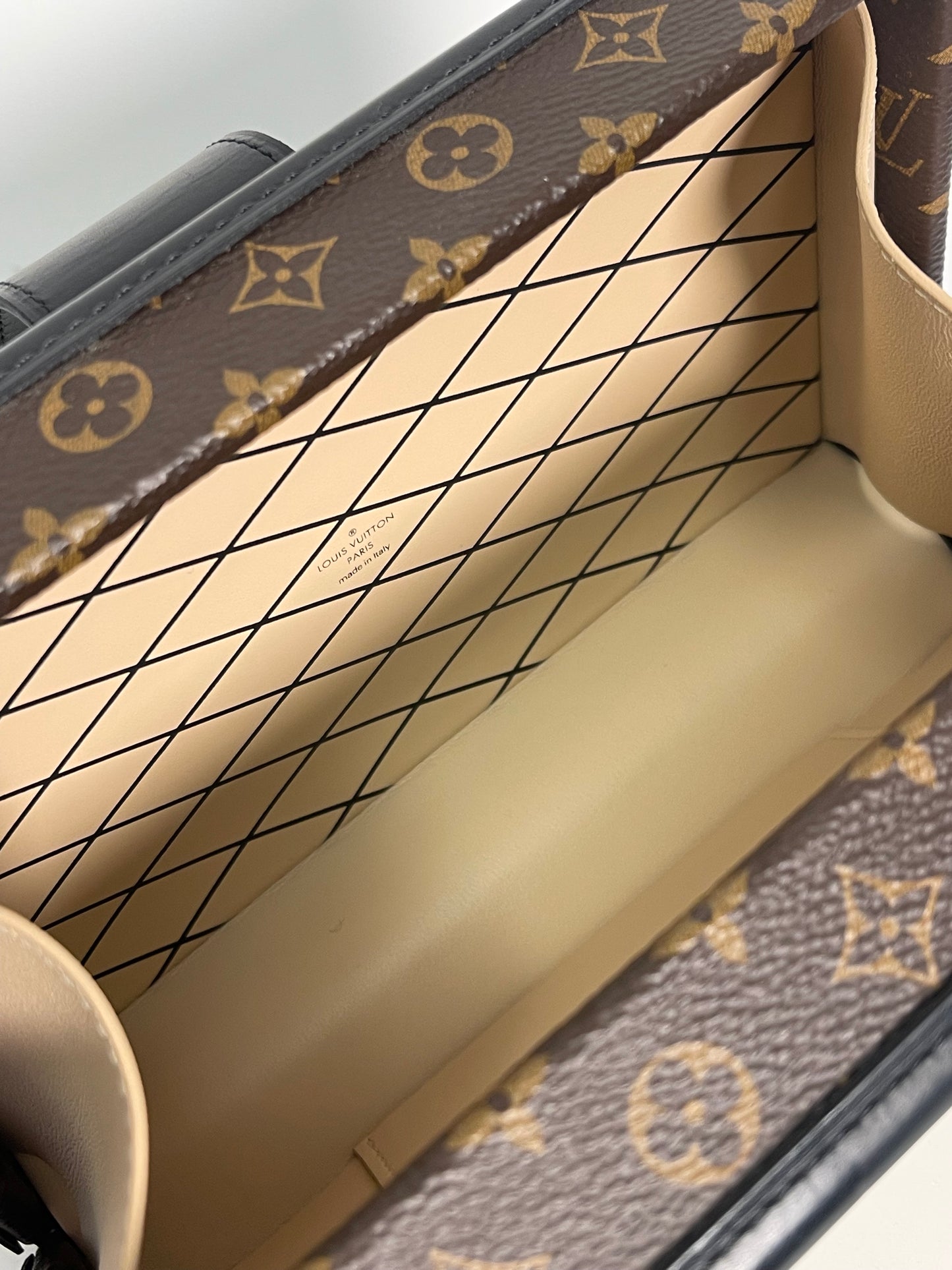 LOUIS VUITTON PETITE MALLE TRUNK CHIPPED FULL SET