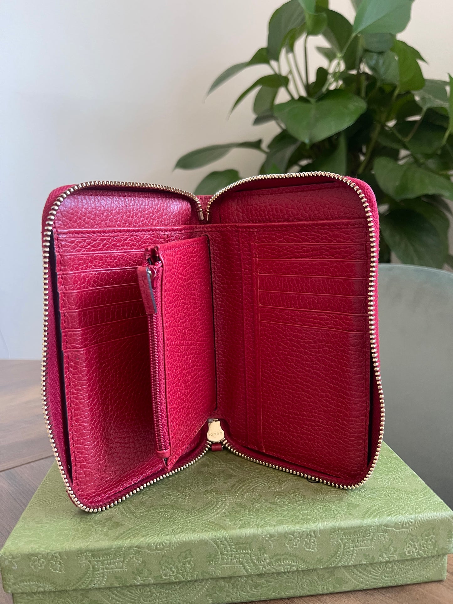 GUCCI ZIPPY WALLET RED