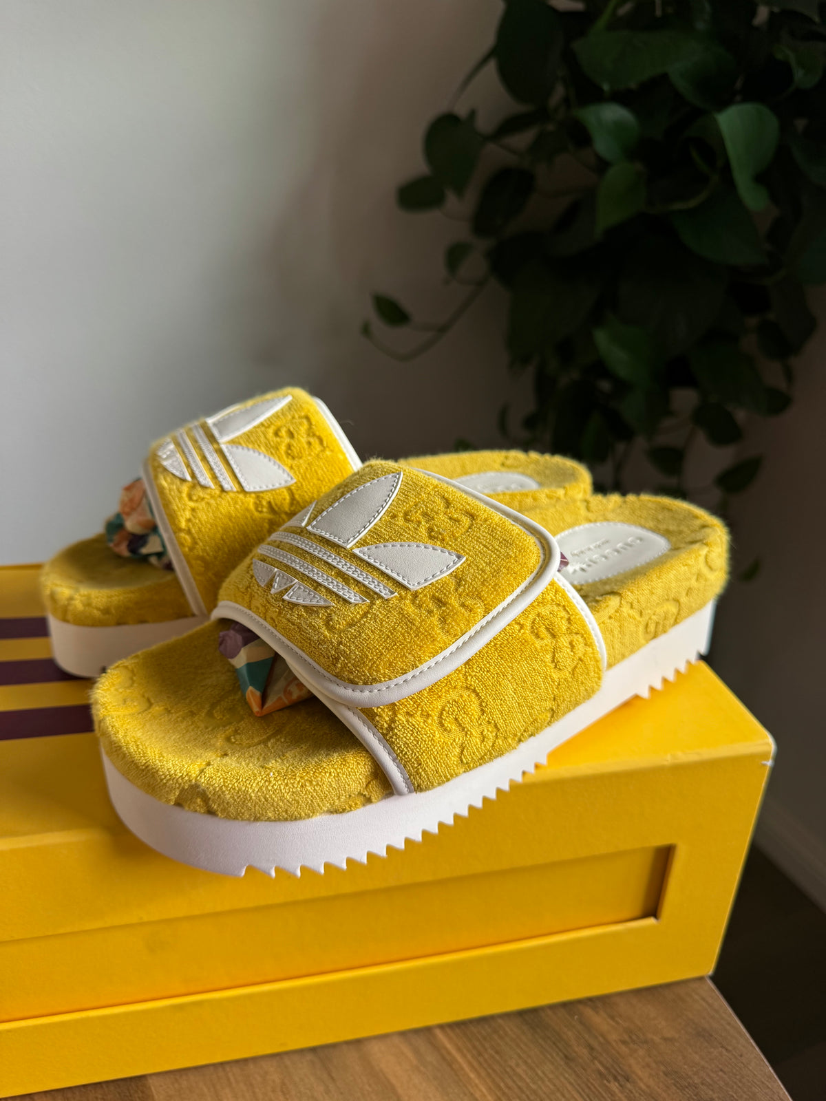 GUCCI x ADIDAS YELLOW SLIDES SIZE 39