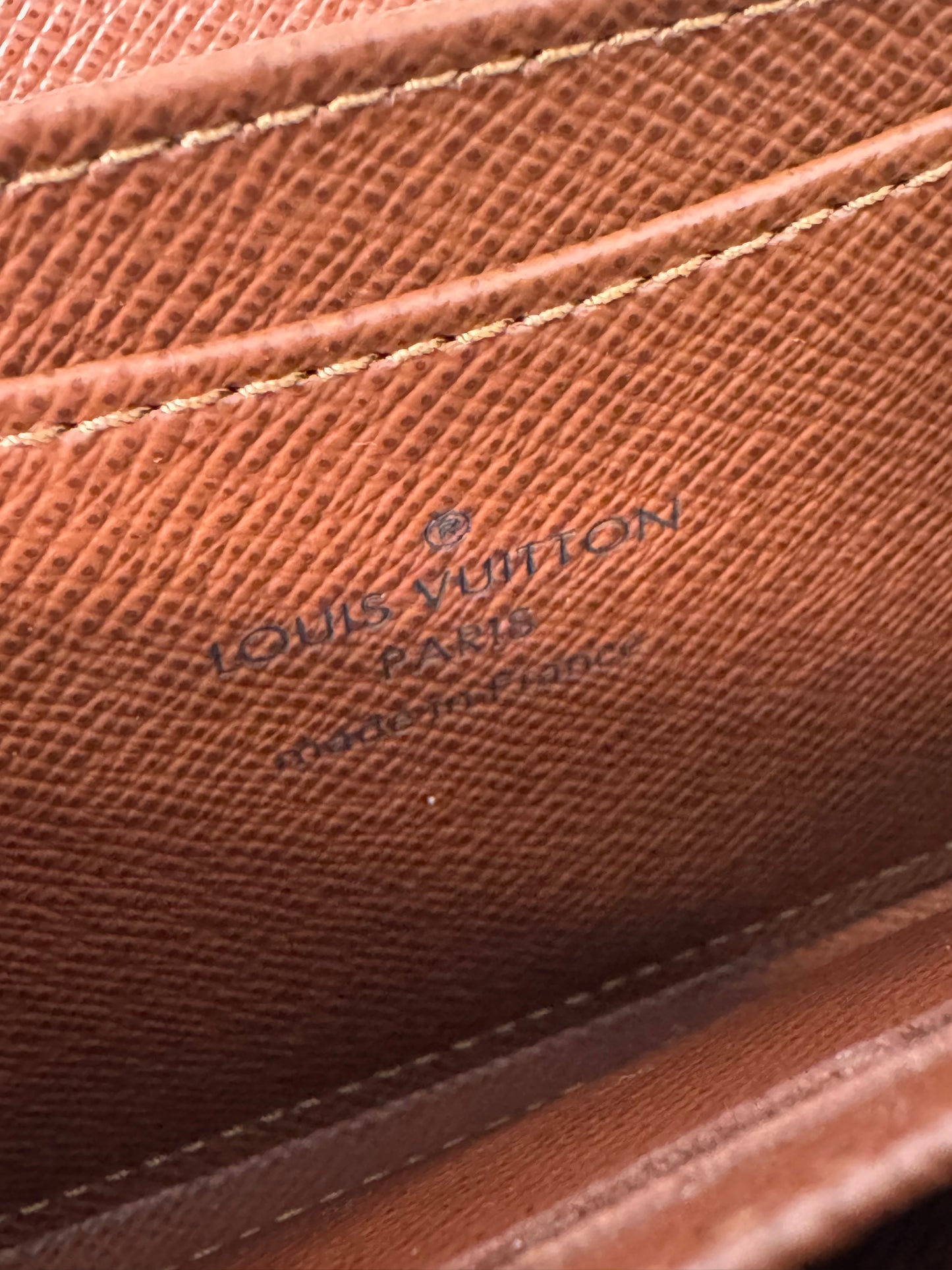 LOUIS VUITTON ZIPPY CARD HOLER