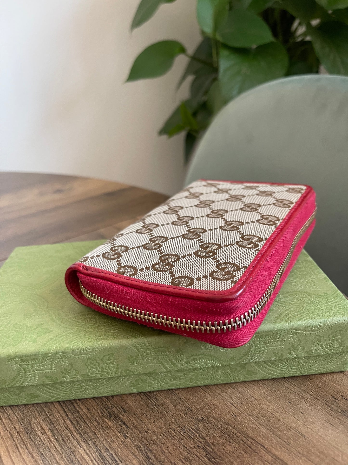 GUCCI ZIPPY WALLET RED