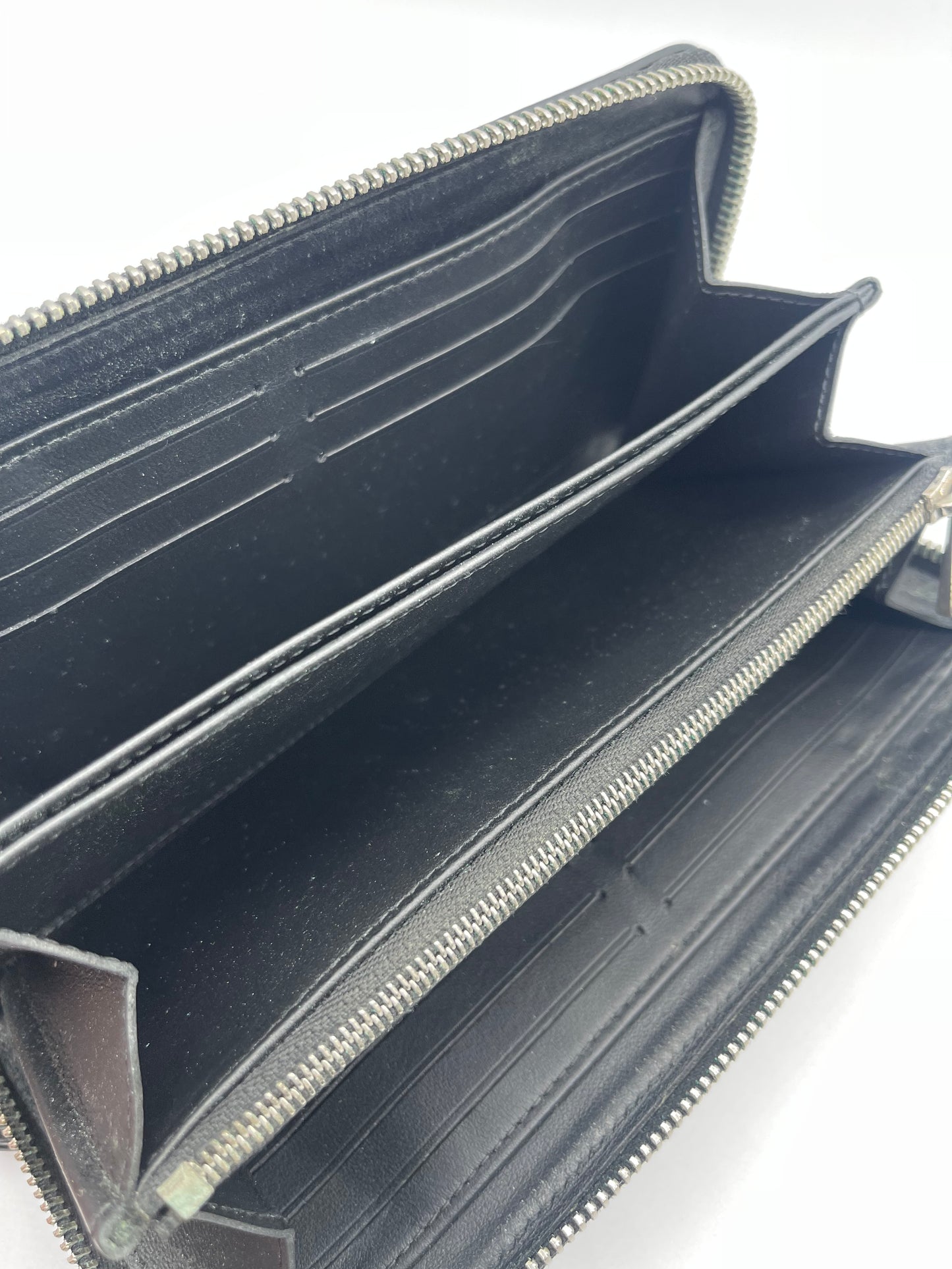 LOUIS VUITTON BLACK MAHINA ZIPPY WALLET