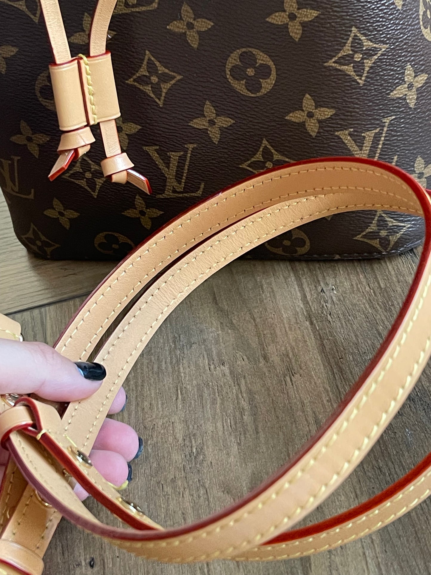 LOUIS VUITTON NEO NOE WITH GIFT