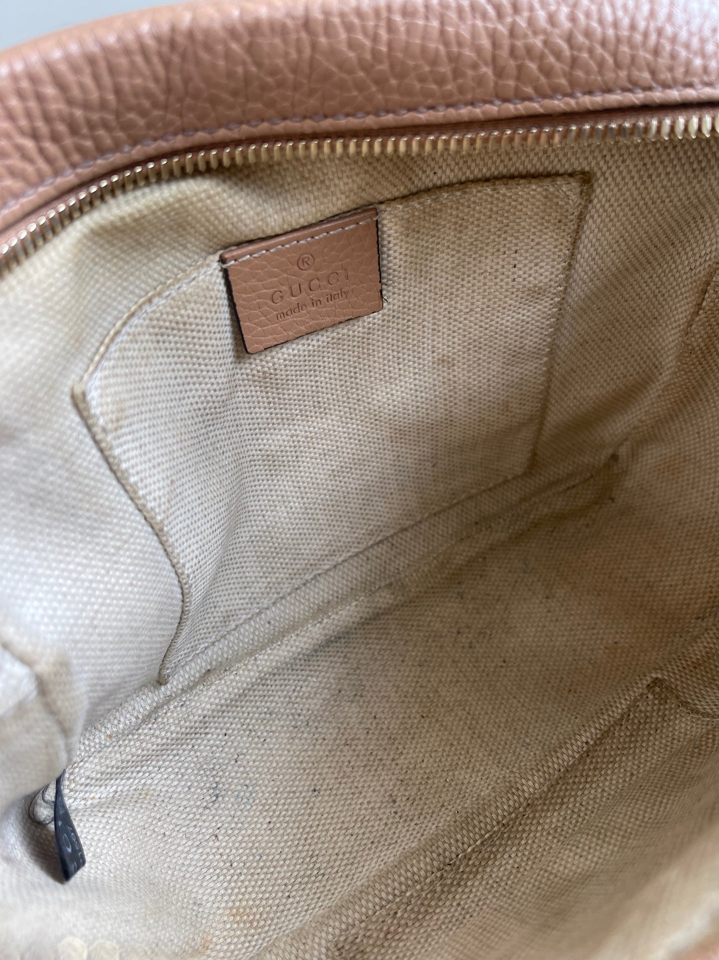 BEIGE GUCCI SOHO CROSSBODY