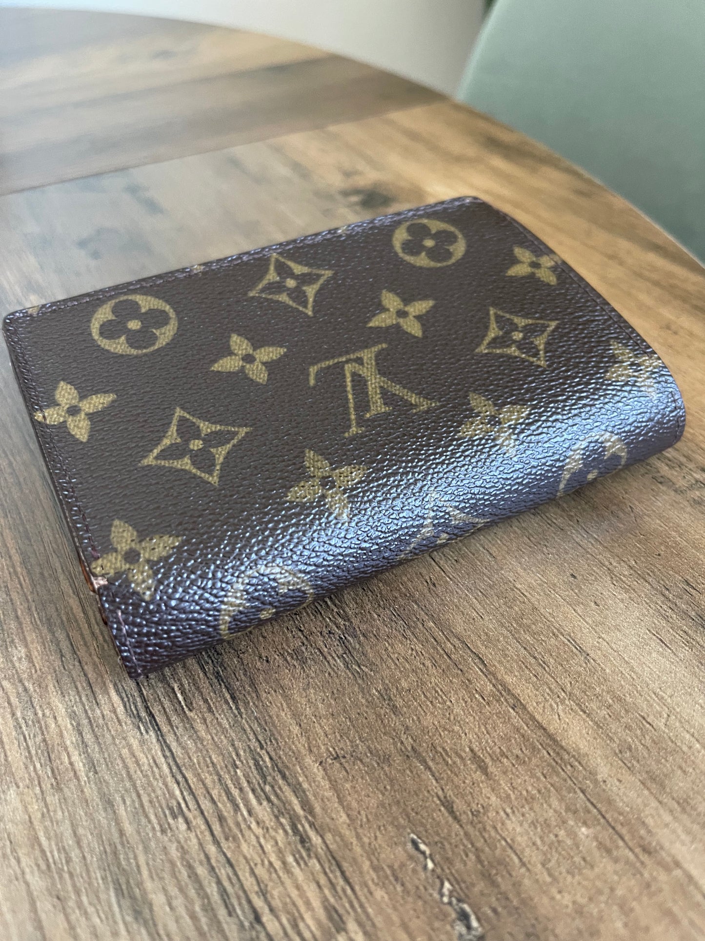MONOGRAM LOUIS VUITTON KISSLOCK WALLET