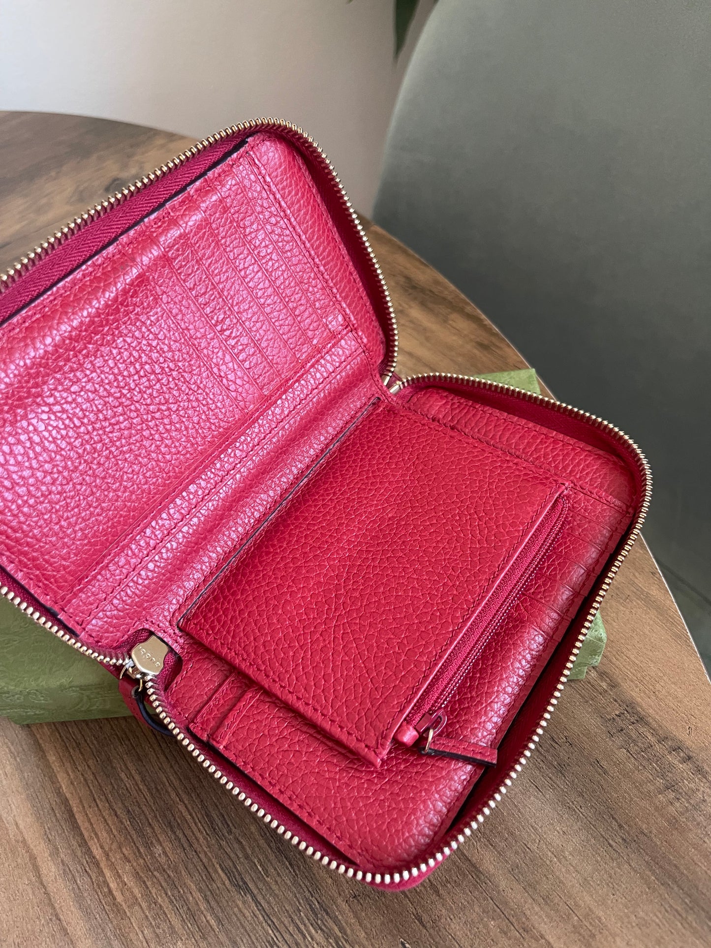 GUCCI ZIPPY WALLET RED