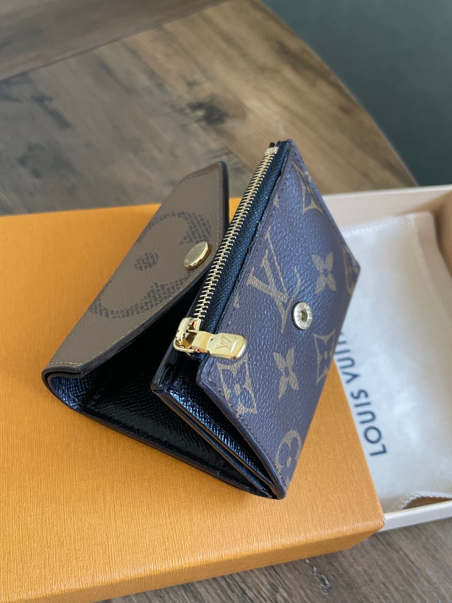 LOUIS VUITTON REVERSE MONOGRAM CARD HOLDER