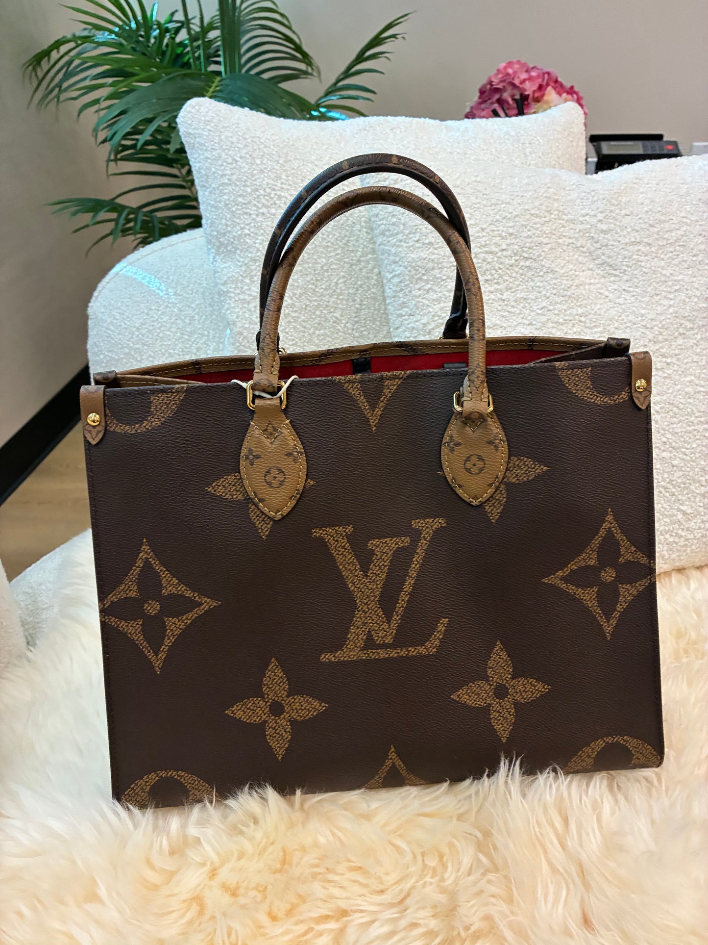 LOUIS VUITTON ON THE GO MM REVERSE MONOGRAM