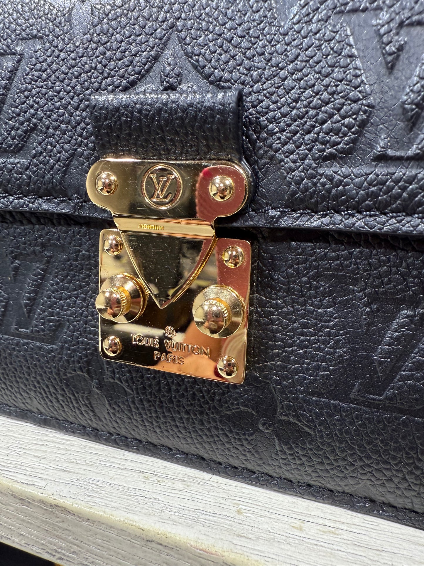 LOUIS VUITTON POCHETTE EAST WEST
