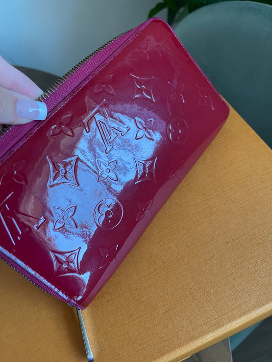 RED LOUIS VUITTON VERNIS ZIPPY WALLET