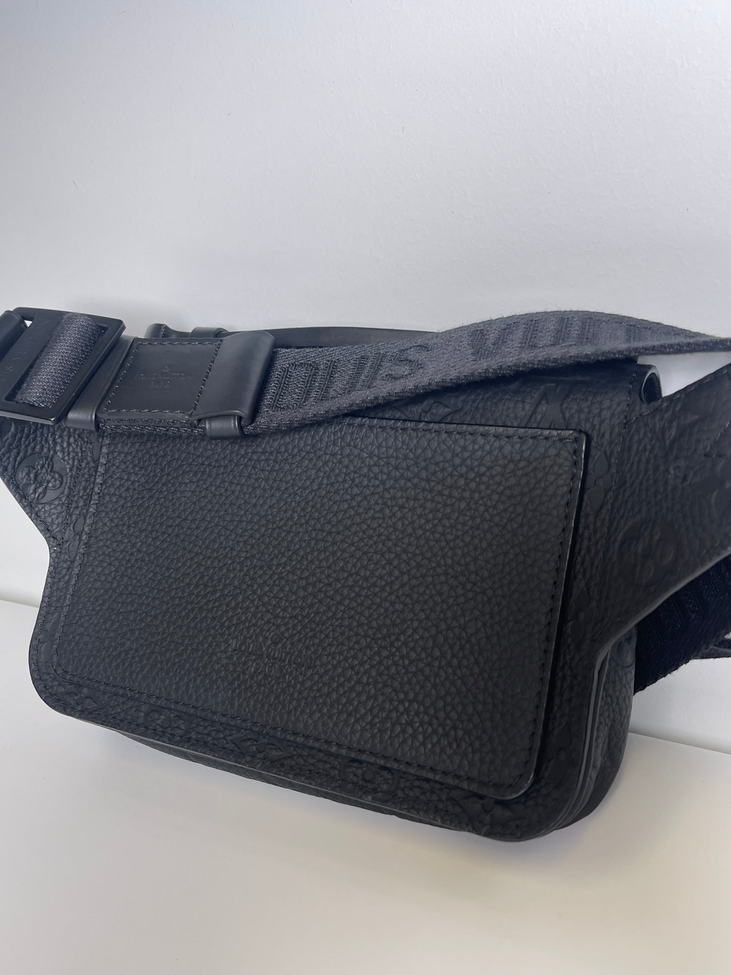 LOUIS VUITTON MEN’S BLACK EMPREINTE CROSSBODY BAG