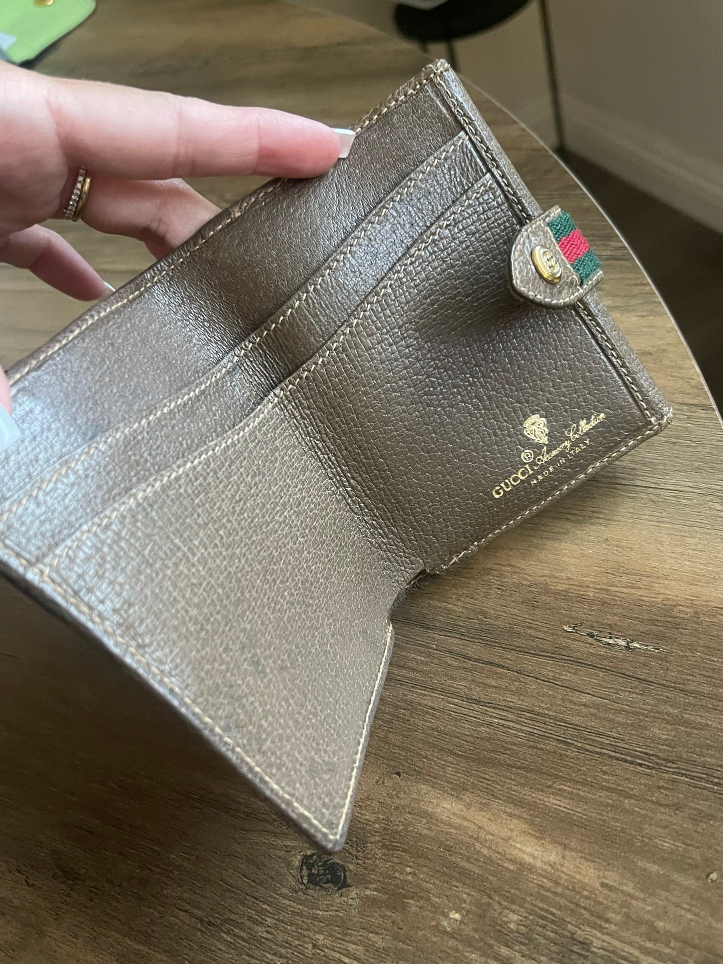 VINTAGE GUCCI BI-FOLD WALLET