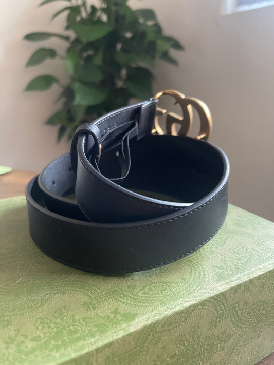 BLACK AND GOLD GUCCI BELT SMALL LOGO