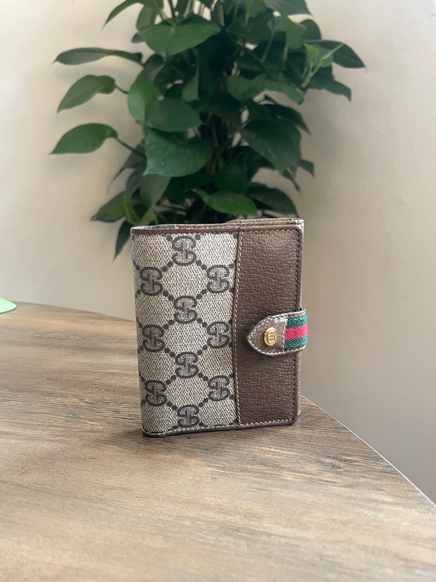 VINTAGE GUCCI BI-FOLD WALLET