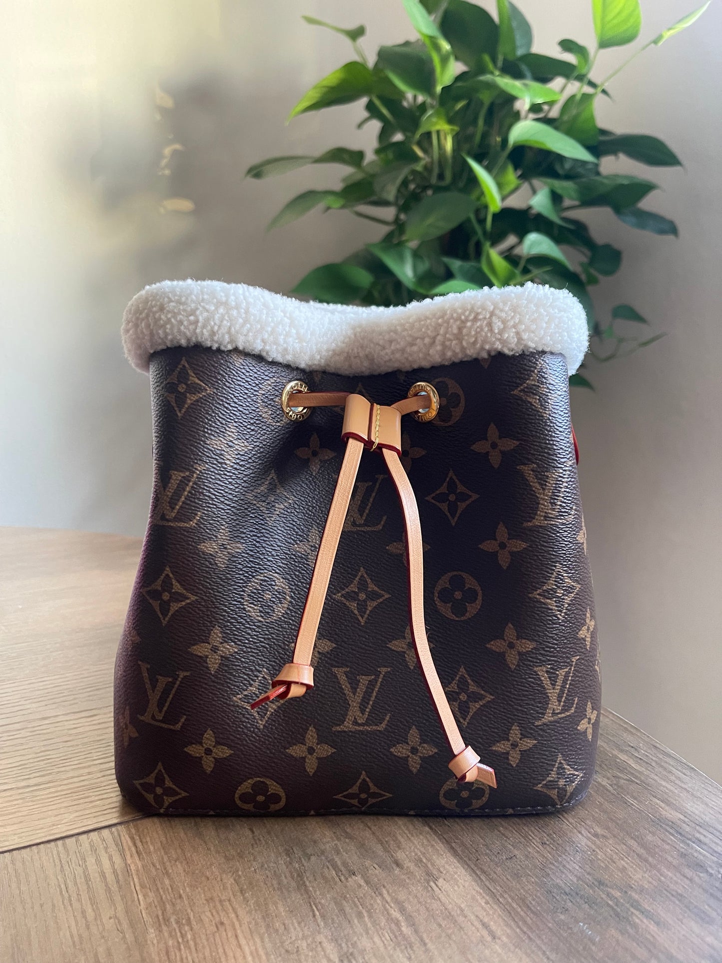 LOUIS VUITTON NEO NOE WITH GIFT