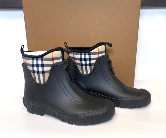 BURBERRY BOOTS SIZE 7