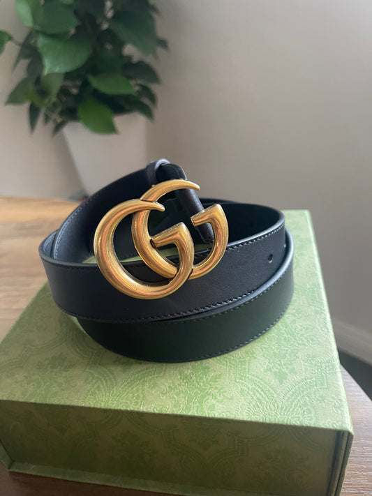 BLACK AND GOLD GUCCI BELT SMALL LOGO
